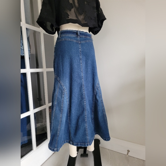Y2K denim maxi skirt with flared panels, low rise - Picture 5 of 15